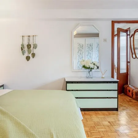 La Casa De Abuelos * Salces